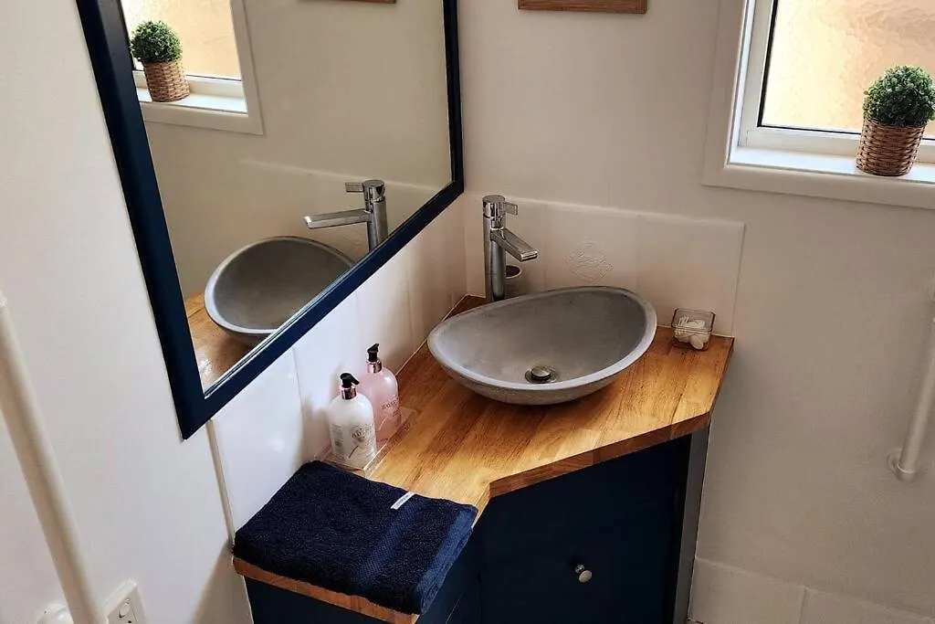 Peaceful Getaway - Stylish, Newly Updated House Brisbane