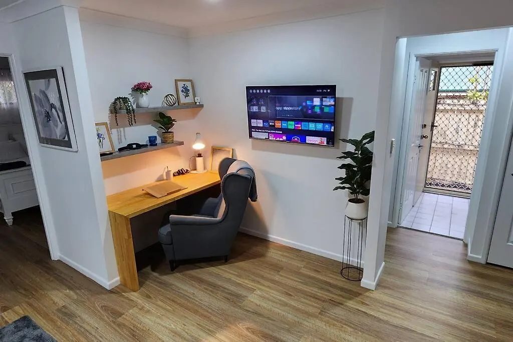 Peaceful Getaway - Stylish, Newly Updated House Brisbane