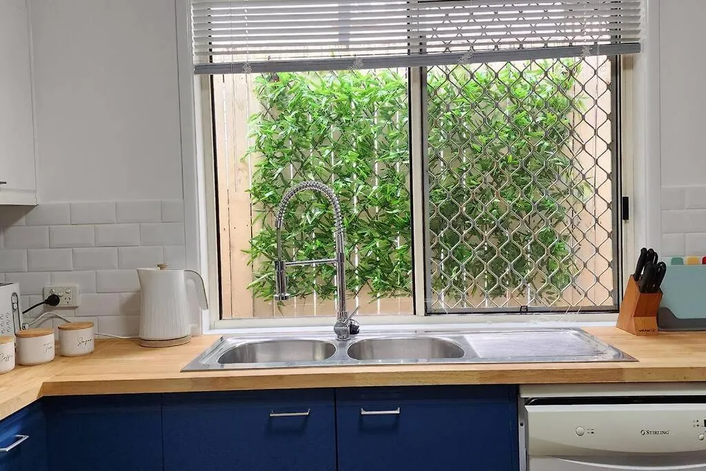 Peaceful Getaway - Stylish, Newly Updated House Brisbane