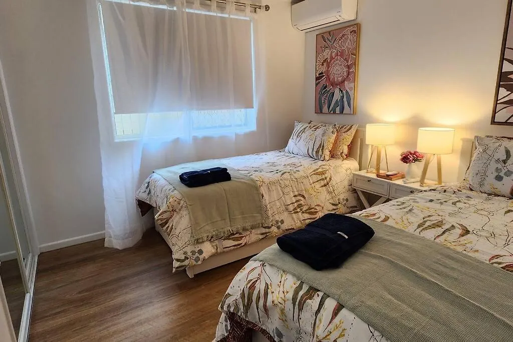 Peaceful Getaway - Stylish, Newly Updated House Brisbane 0*,